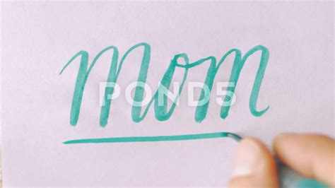 How to Write Mom in Cursive: A Delicate Dance of Emotion and Style